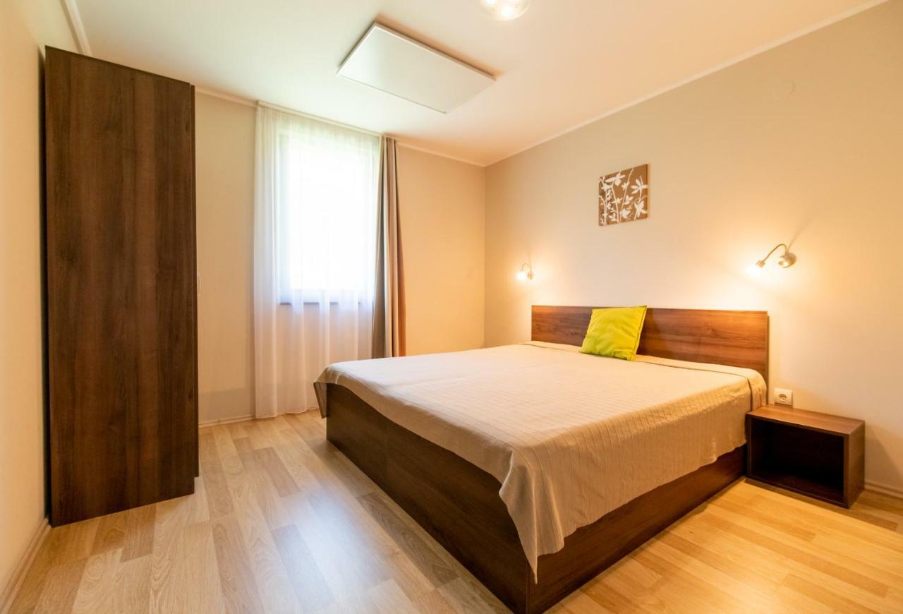 Dunazug Apartmanhaz Domos Exterior photo